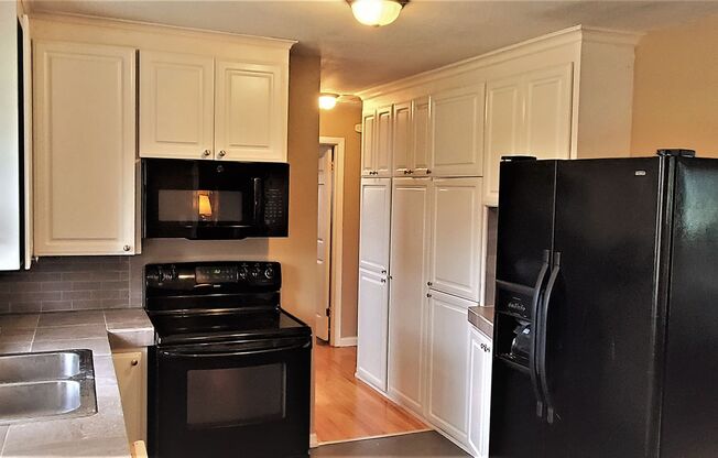 2 beds, 1 bath, $2,395