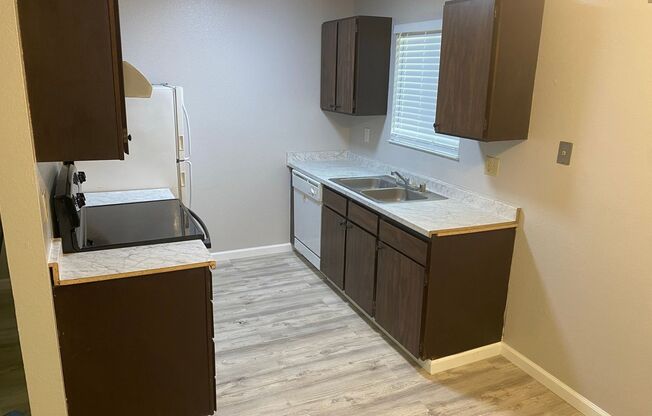 3 beds, 1 bath, 1,020 sqft, $1,395