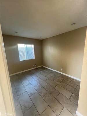 3 beds, 1 bath, 950 sqft, $3,300