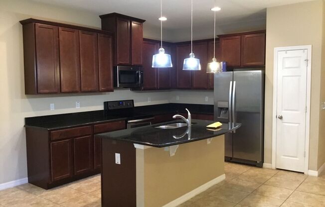 3 BEDROOOMS. 2.5 BATHROOM TOWNHOME NEAR THE HEART OF OVIEDO!