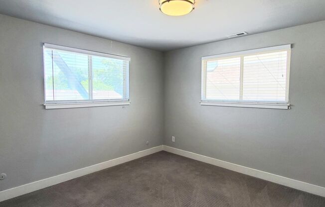 1 bed, 1 bath, 560 sqft, $1,245, Unit 33