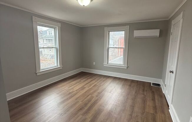 10 Longworth Ave - Red Pod