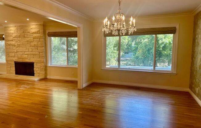 Saratoga Beauty!! Private, tranquil setting you will love! Top Schools! Walk to downtown!