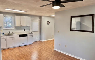 1 bed, 1 bath, 500 sqft, $1,800, Unit B