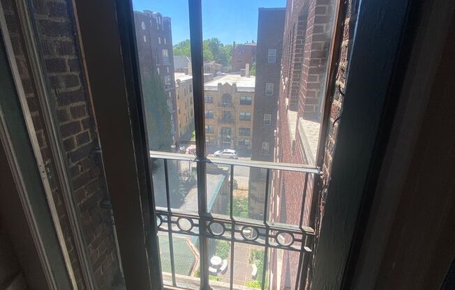 Studio, 1 bath, 380 sqft, $950, Unit 609