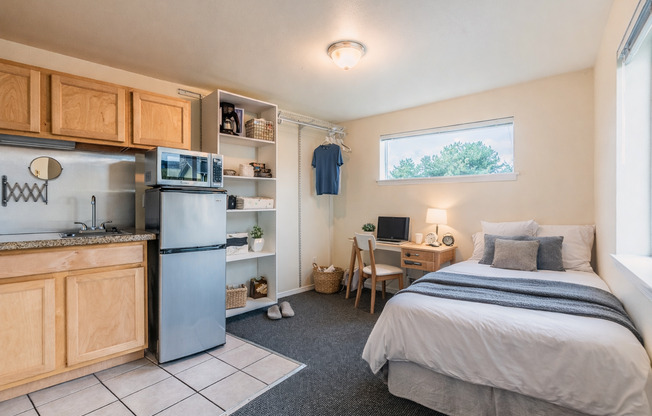 Studio, 1 bath, 130 sqft, $725, Unit D-3