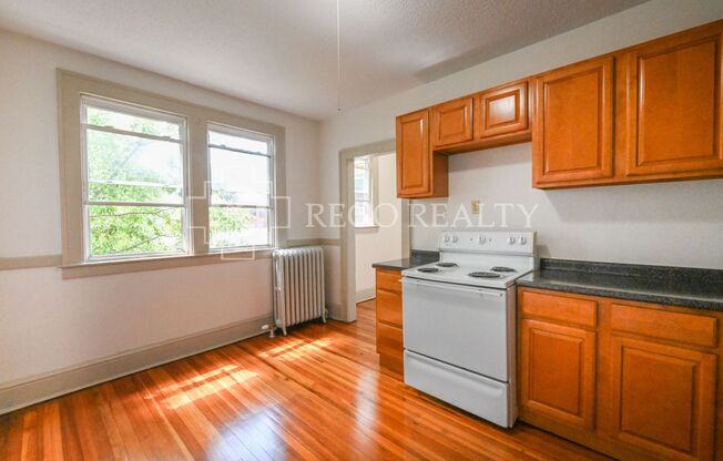 2 beds, 1 bath, $1,550, Unit C1