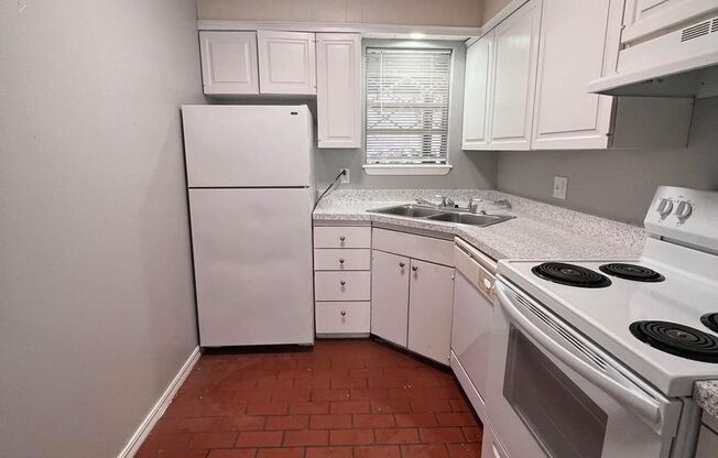 2 beds, 2 baths, 925 sqft, $1,300, Unit 203