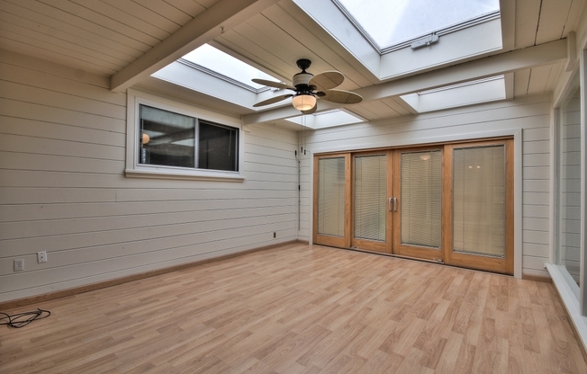 3 bedroom home in Downtown Mountain View - Walk to Castro St., fast commute!