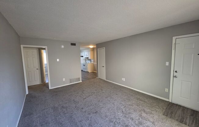 2 beds, 1.5 baths, 925 sqft, $800
