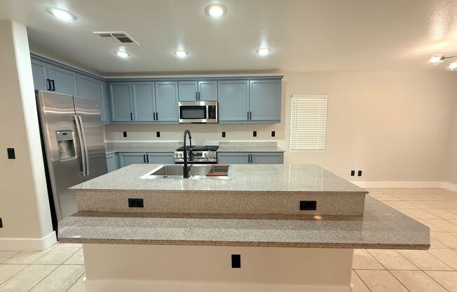 VERY NICE 3bed/2.5ba house in Rhodes Ranch!