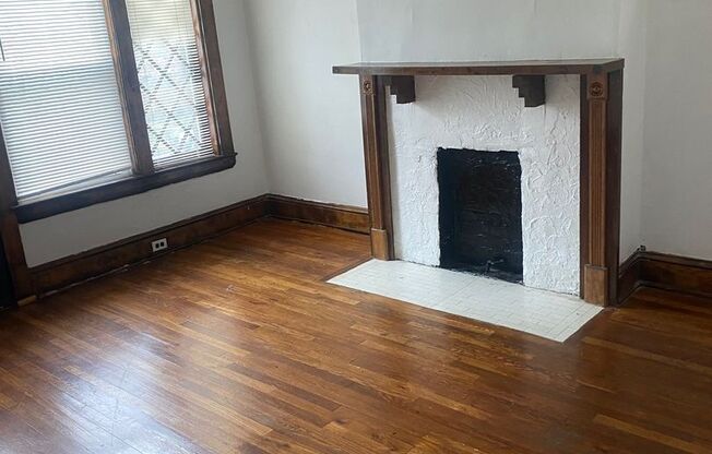 2 beds, 1 bath, 700 sqft, $1,200, Unit MN03