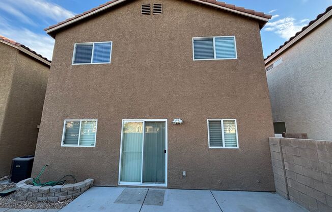 3 beds, 2.5 baths, $1,995