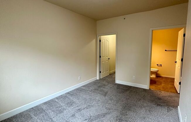 3 beds, 2 baths, $1,795, Unit 104