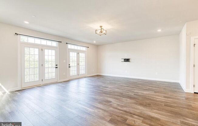 Welcome to this nearly new, 3bd 3.5bth end-unit home!