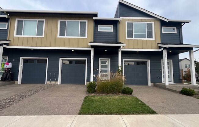 Move in Special - 3 Bedroom 2.5 Bath Townhome Cornelius OR