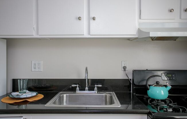 Studio, 1 bath, 444 sqft, $1,525, Unit 30