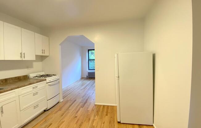 1 bed, 1 bath, $2,400, Unit 17