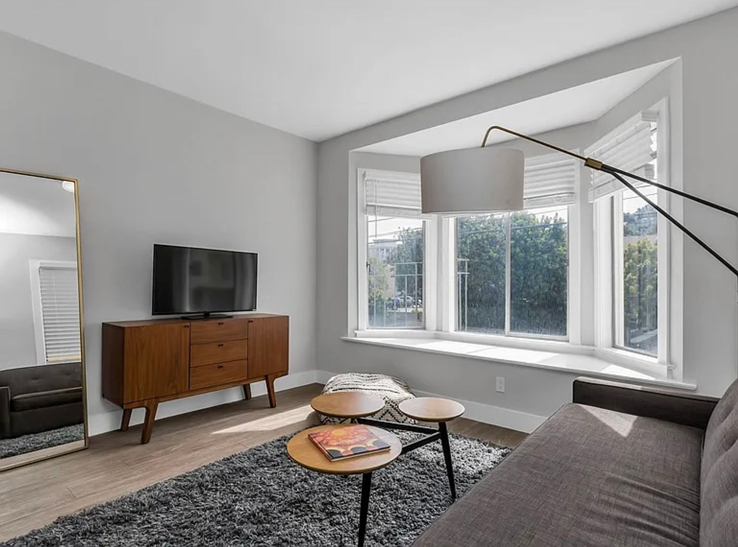 40 Tiffany Avenue (1288r)