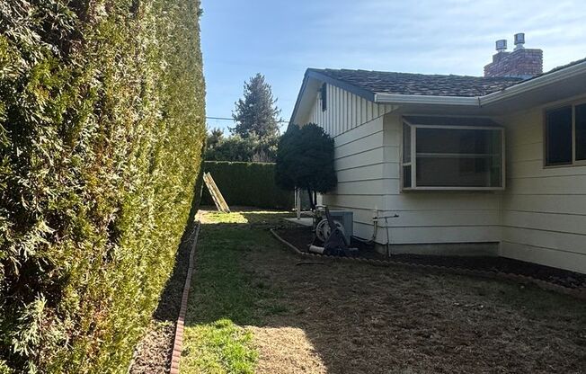 Chestnut Ave 3 br 2.5 ba, double garage, lawn mowing provided