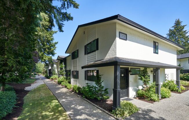 Del Mar Village Apartments