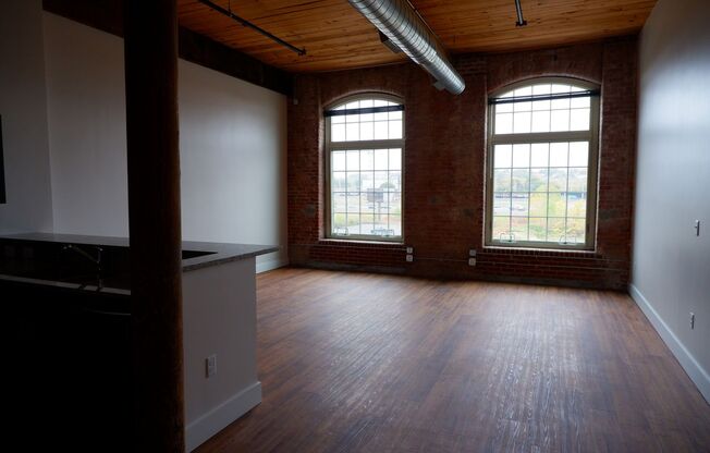 Studio, 1 bath, 827 sqft, $1,725, Unit 338