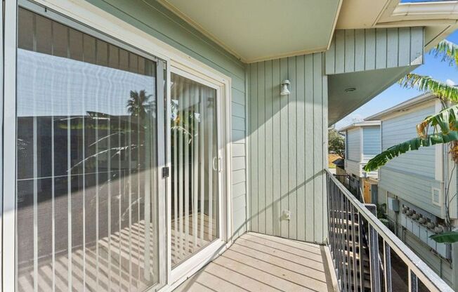 2 beds, 1 bath, 990 sqft, $1,225, Unit #16