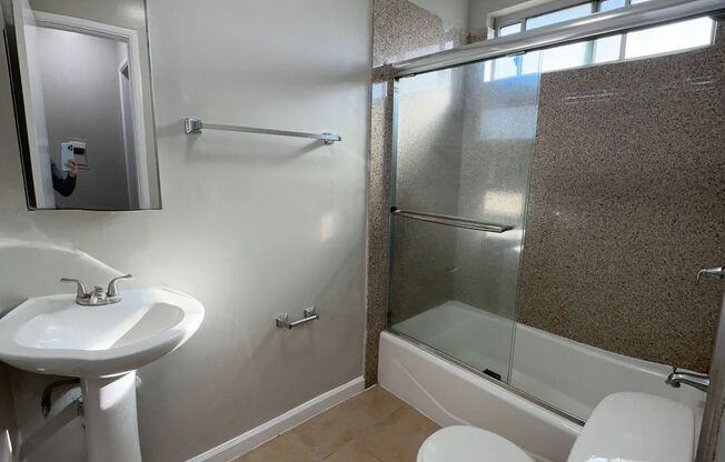 Studio, 1 bath, $1,525, Unit W