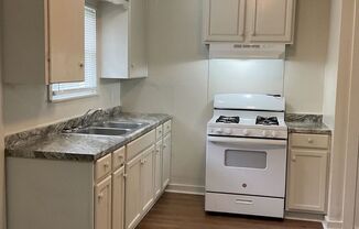 2 beds, 1 bath, $895