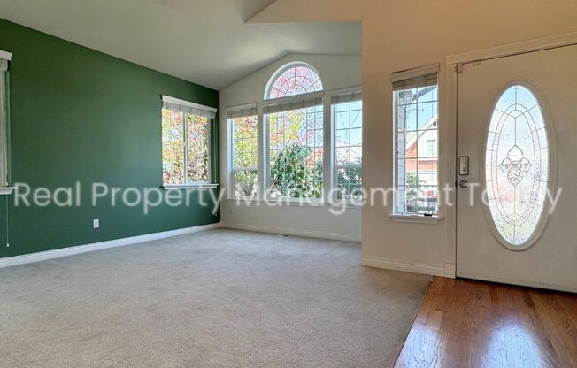 Stunning 5 Bedroom Home in Perfect Location!