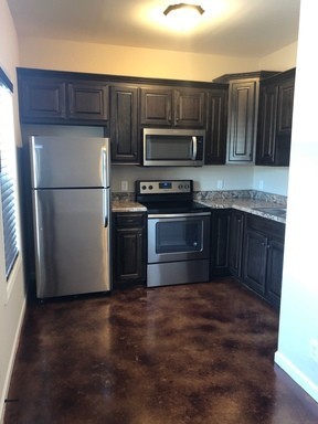 2 beds, 1 bath, 650 sqft, $1,050