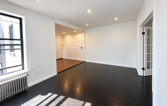 2 beds, 1 bath, 800 sqft, $3,300, Unit 16