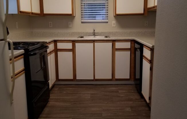 2 beds, 2 baths, 916 sqft, $1,550, Unit 243