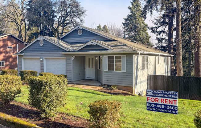 Large Home Overlooking Clark Creek Park ~ Lorian 3200