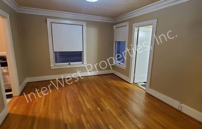 *1ST & 6TH MONTH'S RENT FREE PROMO & NO HOA MOVE IN/OUT FEES* Studio Unit in the Alphabet Dist w/hardwoods & W/S/G included in the rent -Tudor Arms!