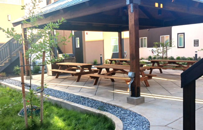 Elk Grove Courtyards