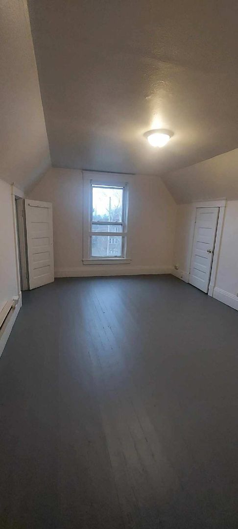 Studio, 1 bath, $850, Unit 10