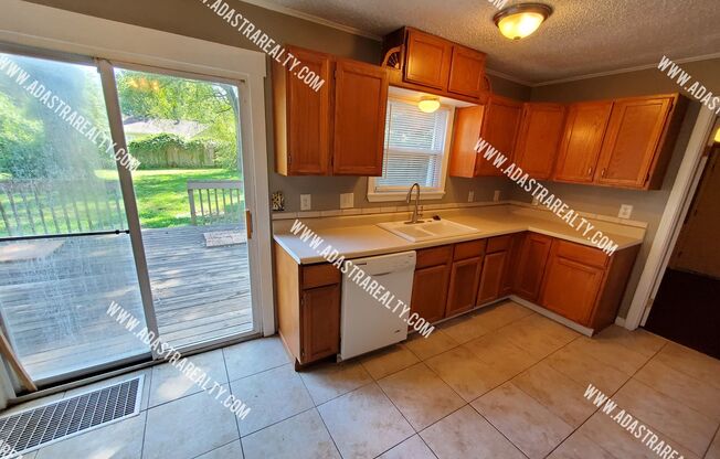 Remodeled 2 Bedroom Raytown Home w/Potential 3rd Bedroom-Available in MAY!!