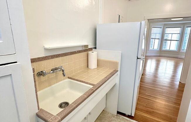 Studio, 1 bath, 450 sqft, $2,500, Unit 08