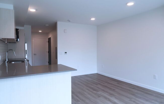 Studio, 1 bath, 429 sqft, $1,574, Unit 213