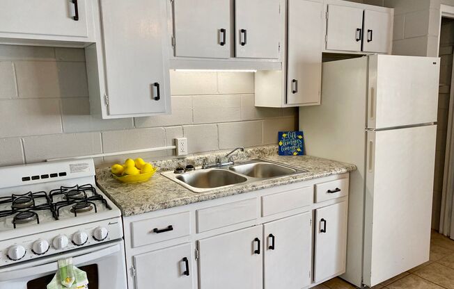 1 bed, 1 bath, $900