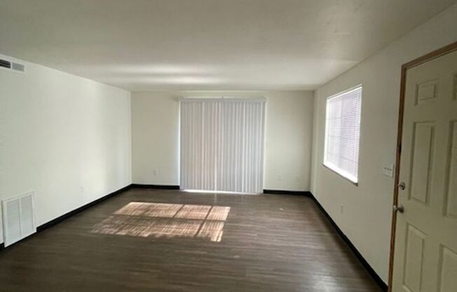 2 beds, 2 baths, 1,027 sqft, $1,495, Unit 87