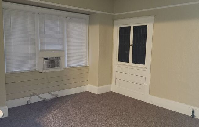 3 beds, 1 bath, $1,750, Unit 1