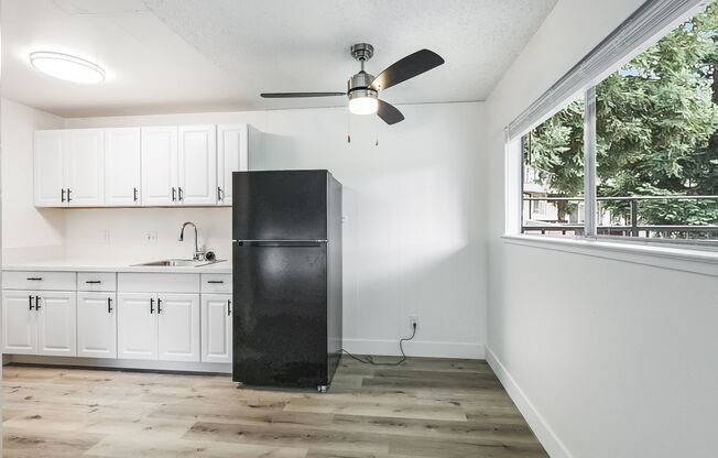 2 beds, 1 bath, 900 sqft, $1,600, Unit 44