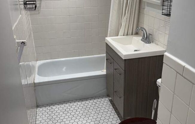 162 W 81 ST