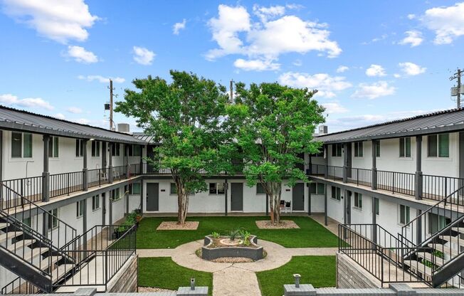 CrestHaus Apartments, LLC