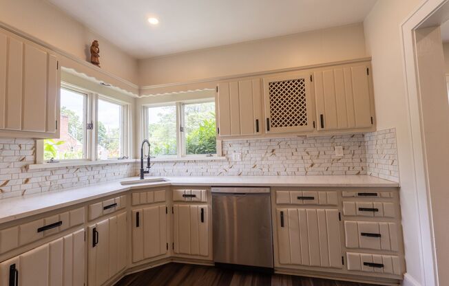 Spacious 3-bedroom, 2-bathroom (Full House - Rental)