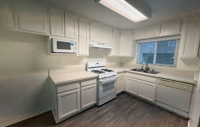 2 beds, 1 bath, 915 sqft, $2,765, Unit 5003A