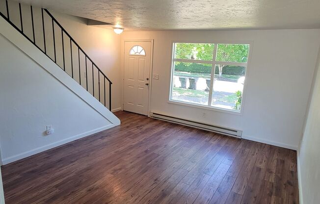 2 beds, 1 bath, $1,295