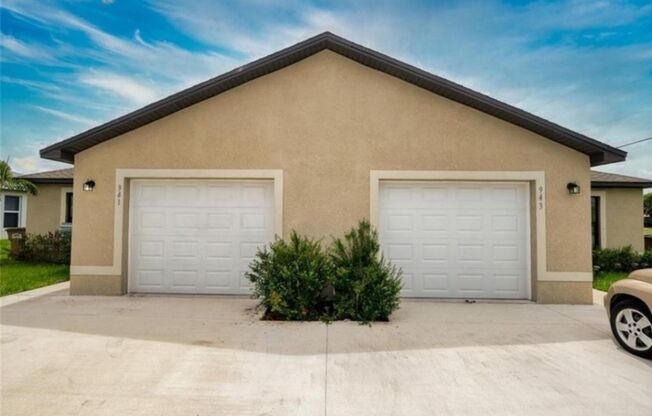 3 Bedroom 2 Bath 1 Car Garage Duplex in Cape Coral